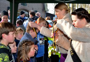 Uitreiking medailles Kidsrun door Heidehoogheden